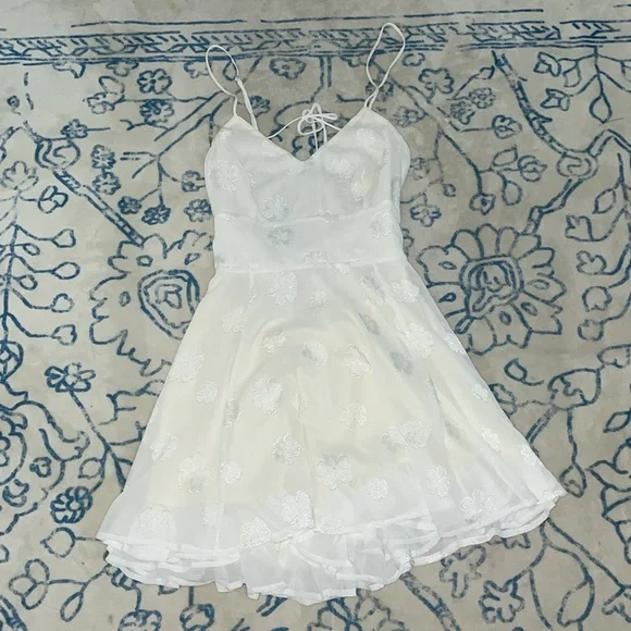 Lucy in the Sky | Dresses | Fit And Flare Dress In Floral White | Poshmark